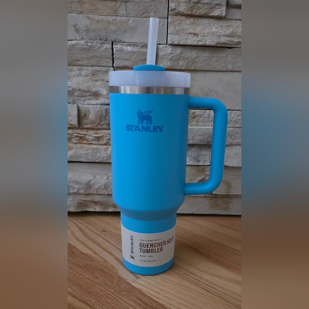 NEW Stanley Flowstate Quencher H2.0 40oz Tumbler w/straw in Splash Blue